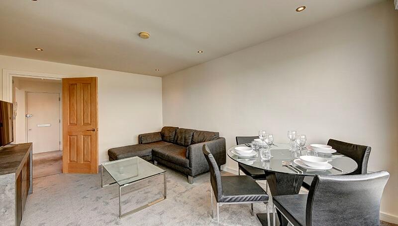 2 bed property in Fulham Road, London